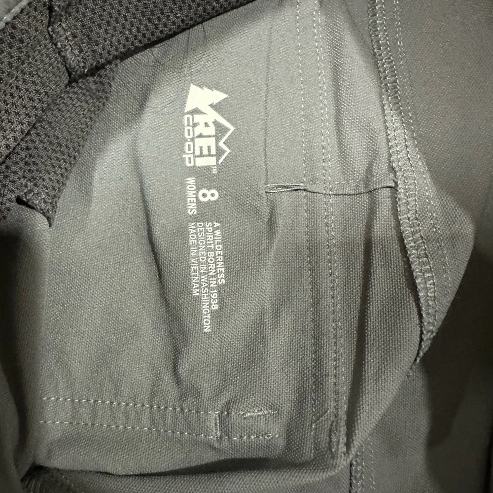 Women’s Gray Hiking Pants 🥾 - Picture 2 of 5